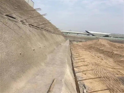 色达河道边坡加固
